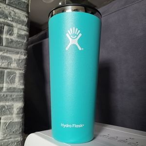 NWOT - HYDRO FLASK INSULATED TUMBLER CUP - 32 OZ in Alpine